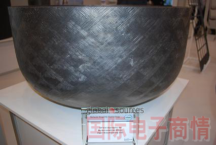 新材料是推動(dòng)太陽(yáng)能轉換效率提升的關(guān)鍵。這是德國單晶硅錠制造商Schunk的“基座”(susceptor)。