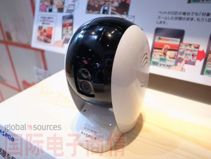 Maspro Denkho的寵物監控系統具備廣角攝影鏡頭、夜視能力，可自動(dòng)追蹤移動(dòng)中的寵物。